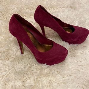 Jessica Simpson platform heel!  So pretty!!